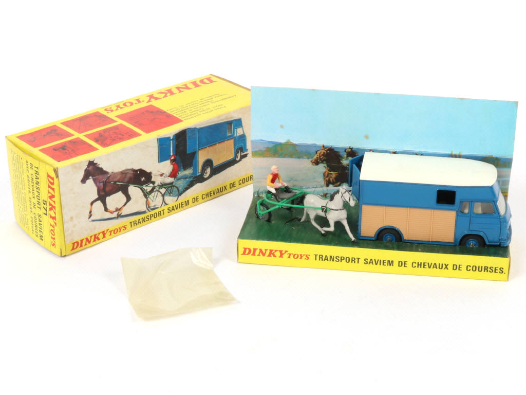 Lot 405 - DINKY TOYS (FRANCE) (1)