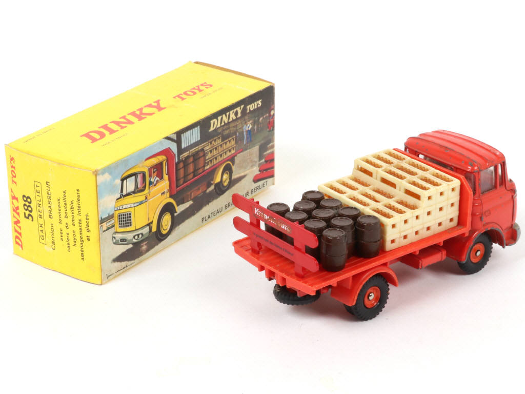 Lot 424 - DINKY TOYS (FRANCE) (1)