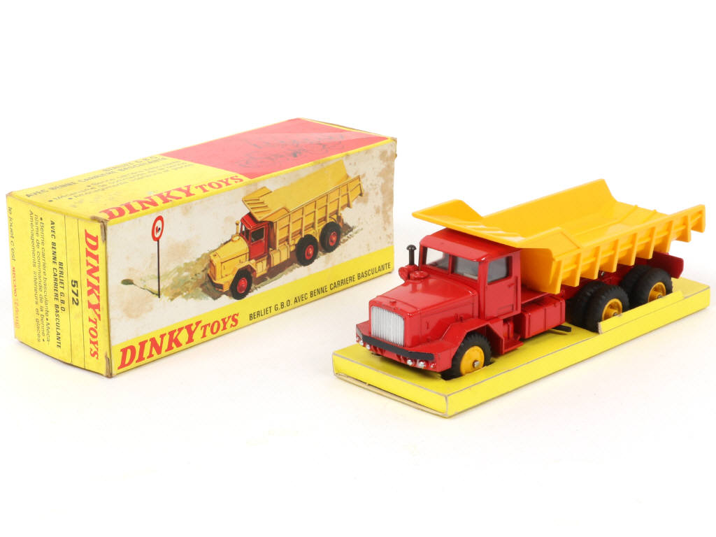 Lot 429 - DINKY TOYS (FRANCE) (1)