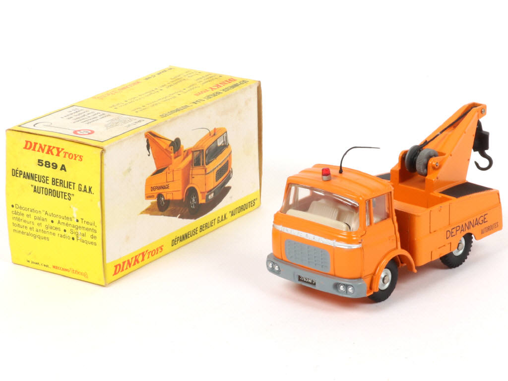 Lot 422 - DINKY TOYS (FRANCE) (1)