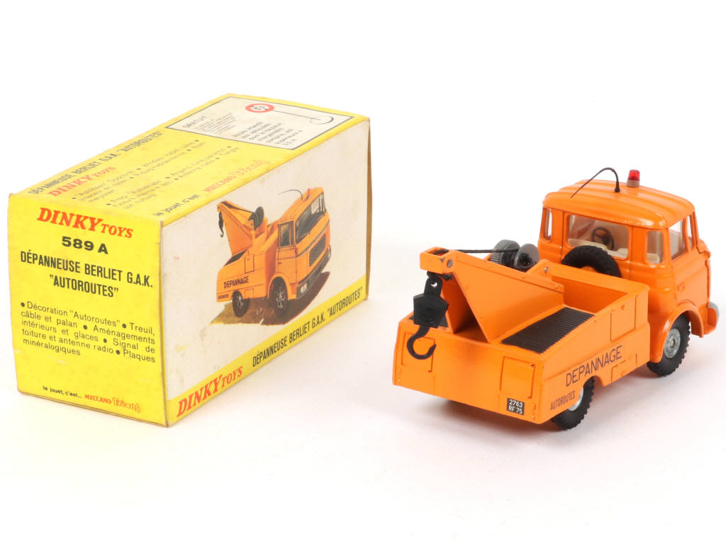 Lot 422 - DINKY TOYS (FRANCE) (1)