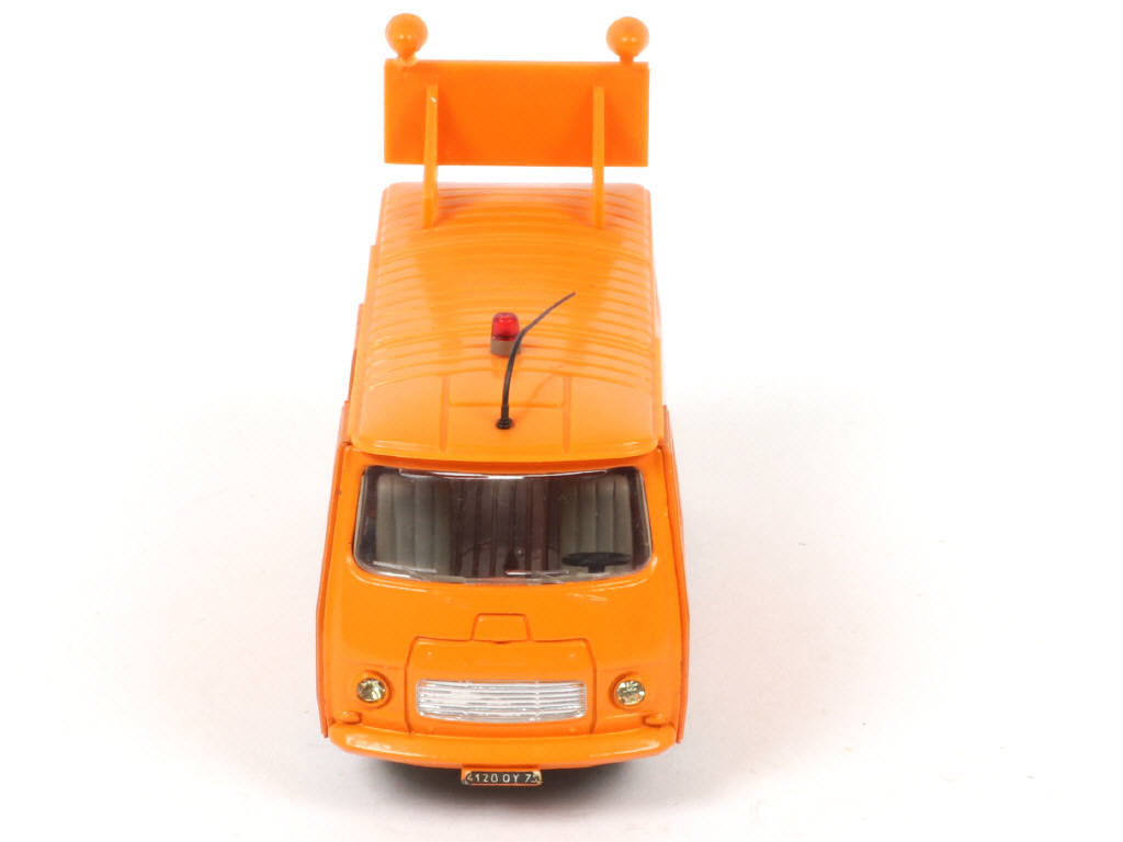 Lot 404 - DINKY TOYS (FRANCE) (1)