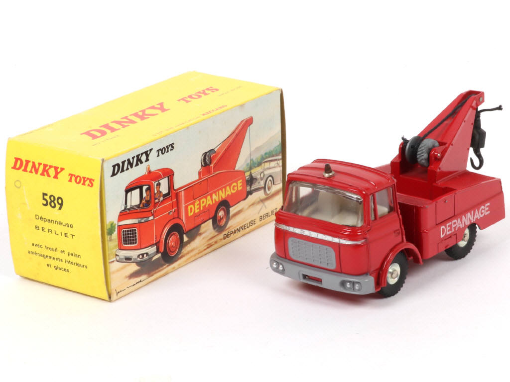 Lot 421 - DINKY TOYS (FRANCE) (1)
