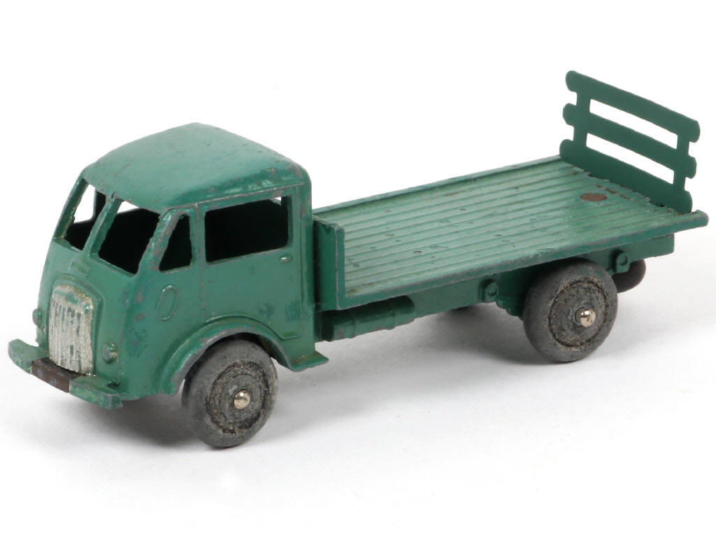 Lot 408 - DINKY TOYS (FRANCE) (1)