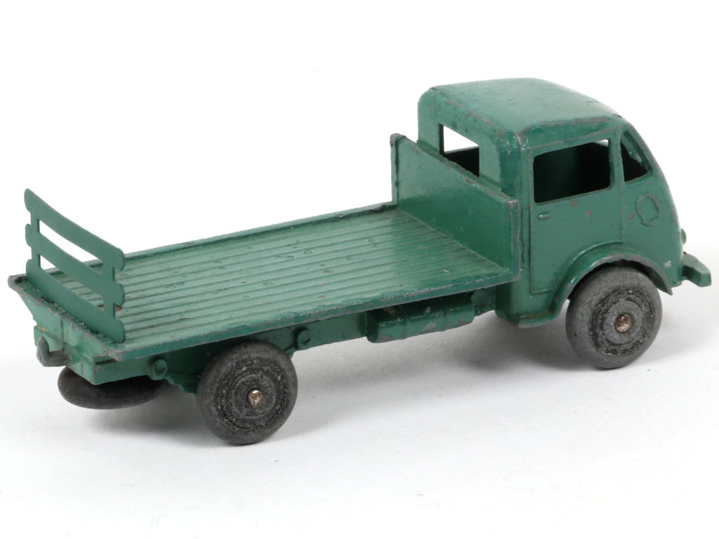 Lot 408 - DINKY TOYS (FRANCE) (1)