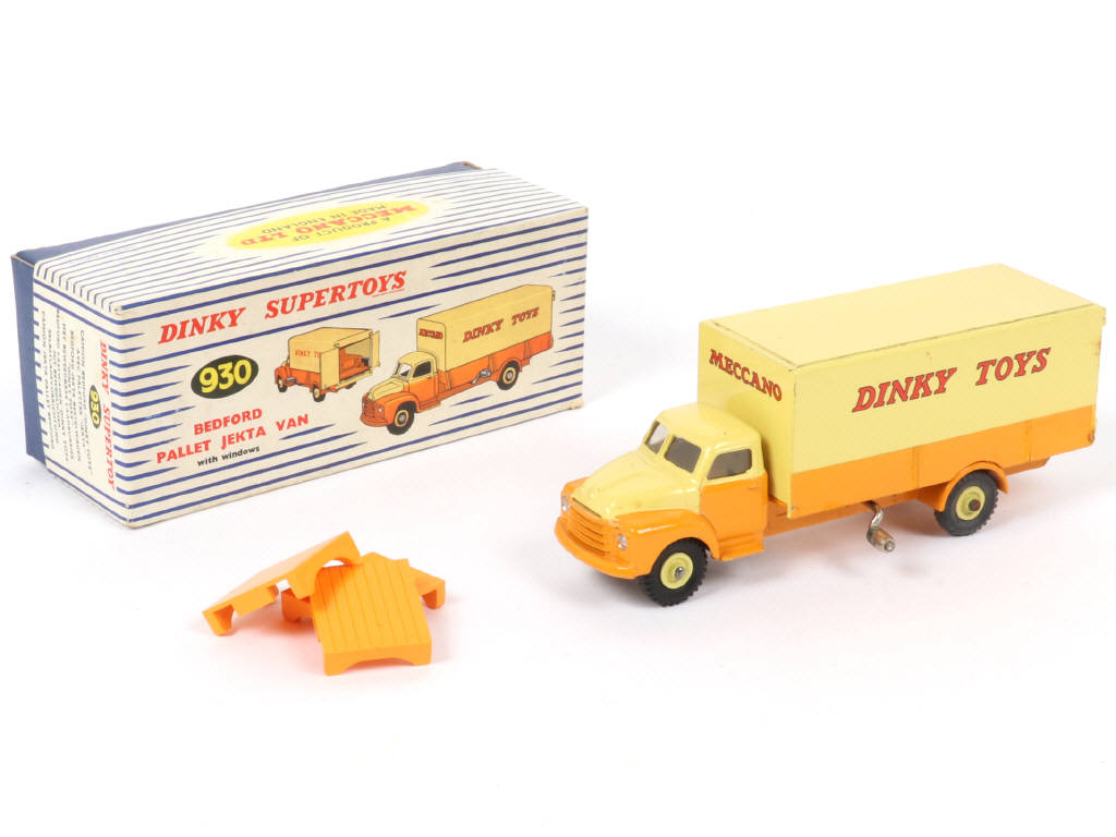 Lot 484 - DINKY TOYS (GB) (1)