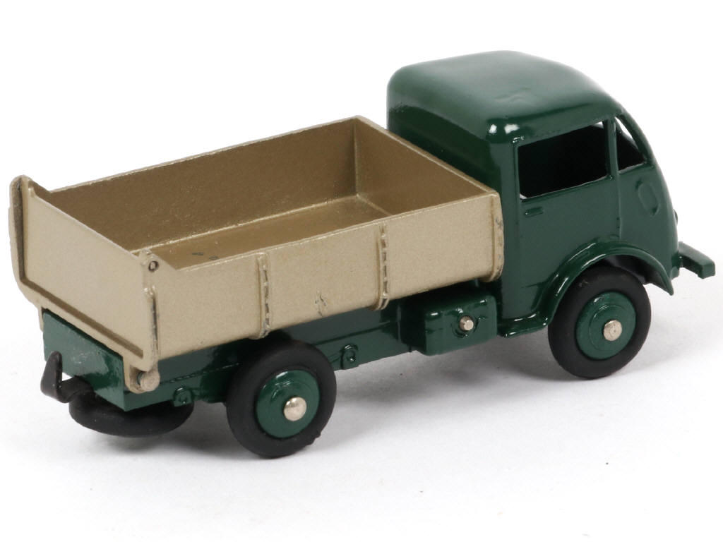 Lot 413 - DINKY TOYS (FRANCE) (1)