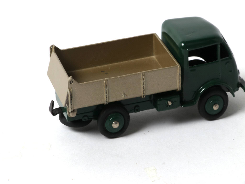 Lot 413 - DINKY TOYS (FRANCE) (1)