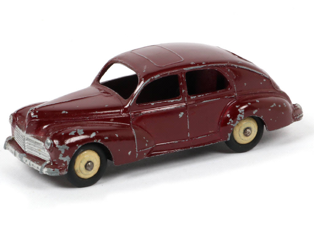 Lot 302 - DINKY TOYS (FRANCE) (1)