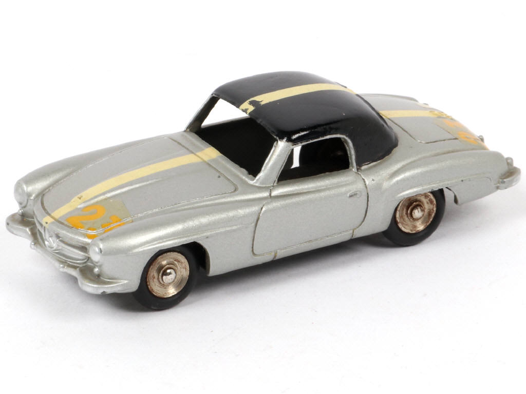 Lot 319 - DINKY TOYS (FRANCE) (1)