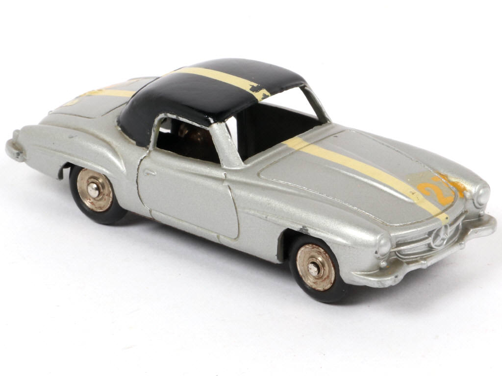 Lot 319 - DINKY TOYS (FRANCE) (1)