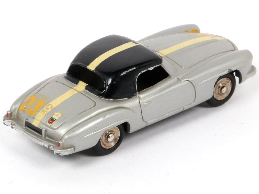 Lot 319 - DINKY TOYS (FRANCE) (1)