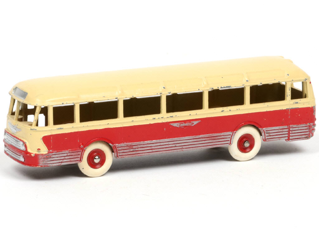 Lot 452 - DINKY TOYS (FRANCE) (1)