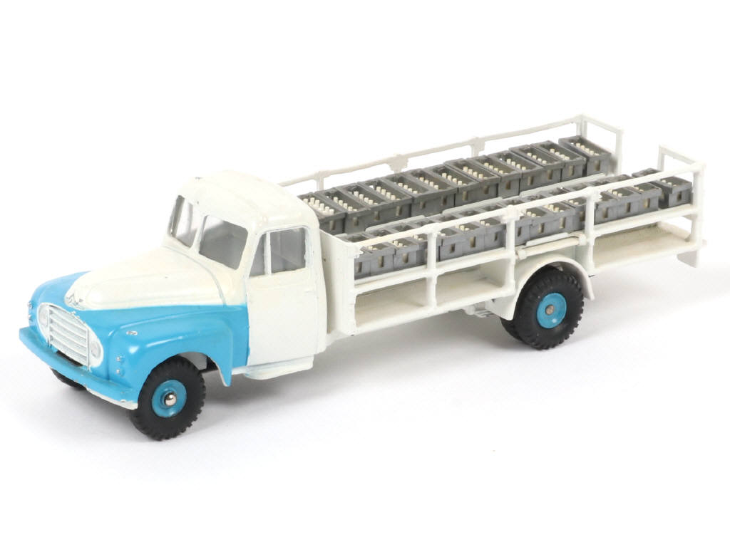 Lot 430 - DINKY TOYS (FRANCE) (1)