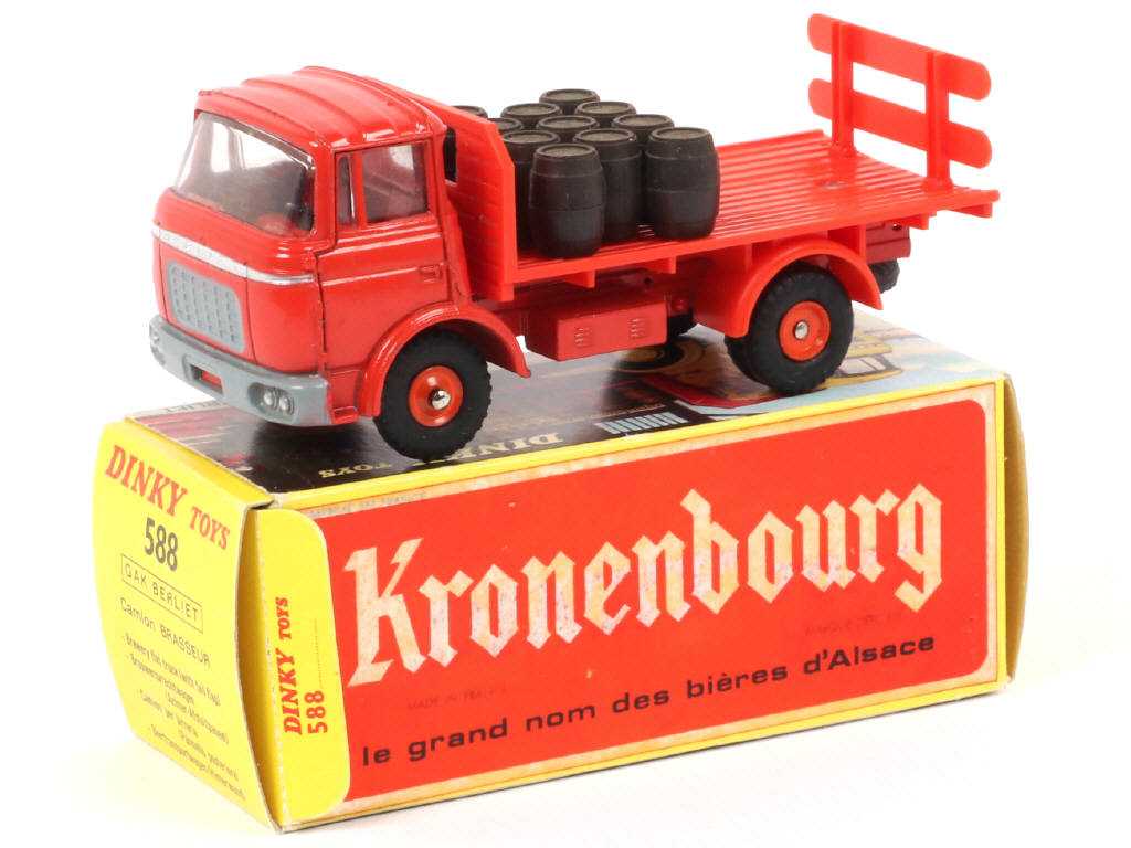 Lot 425 - DINKY TOYS (FRANCE) (1)