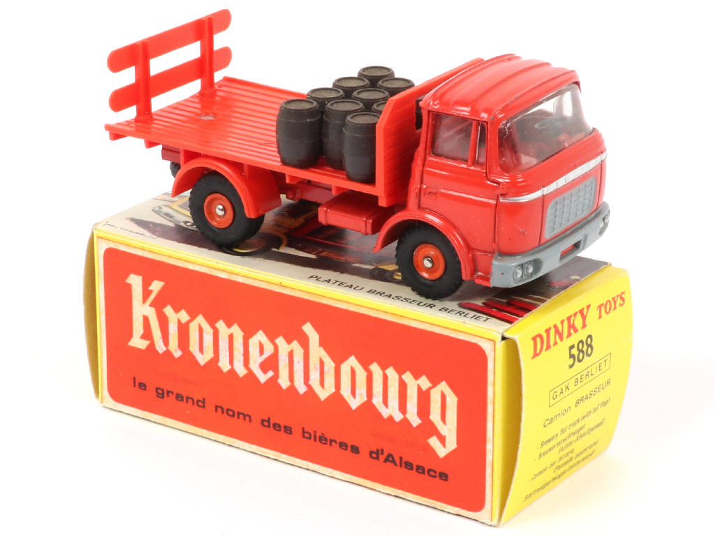 Lot 425 - DINKY TOYS (FRANCE) (1)