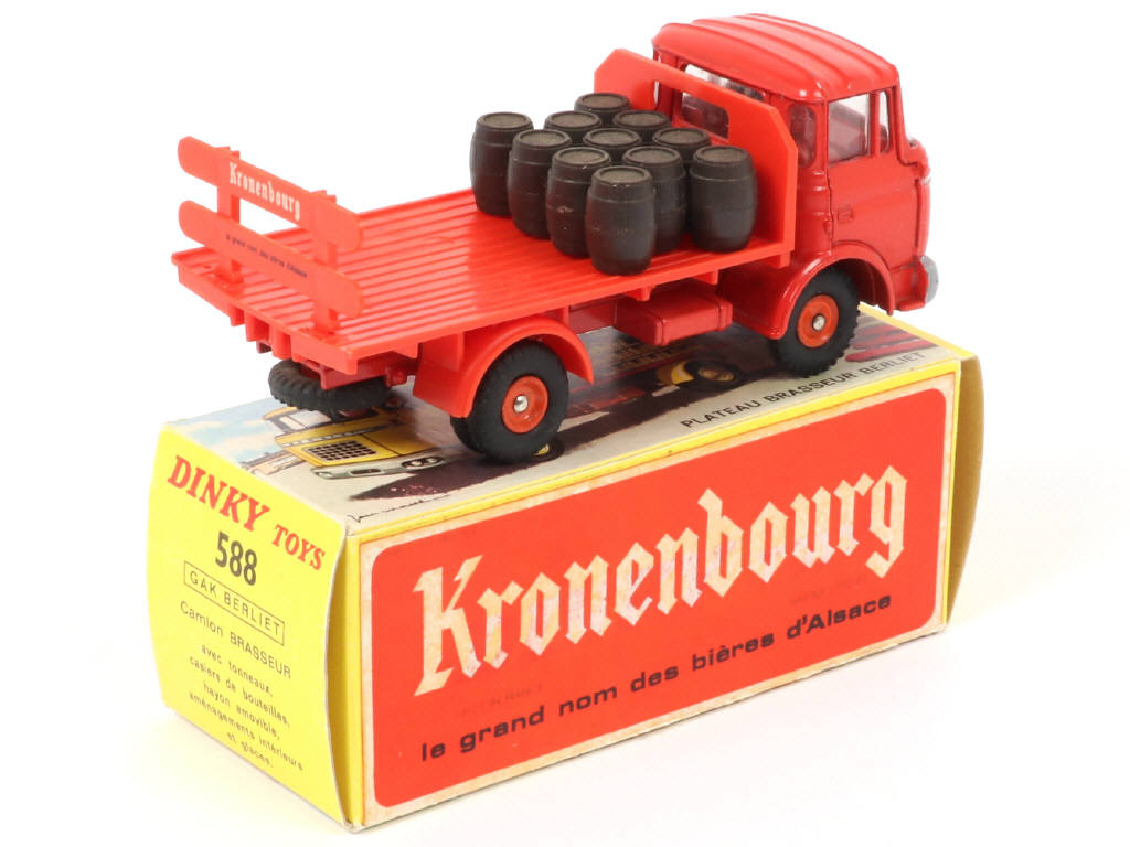 Lot 425 - DINKY TOYS (FRANCE) (1)