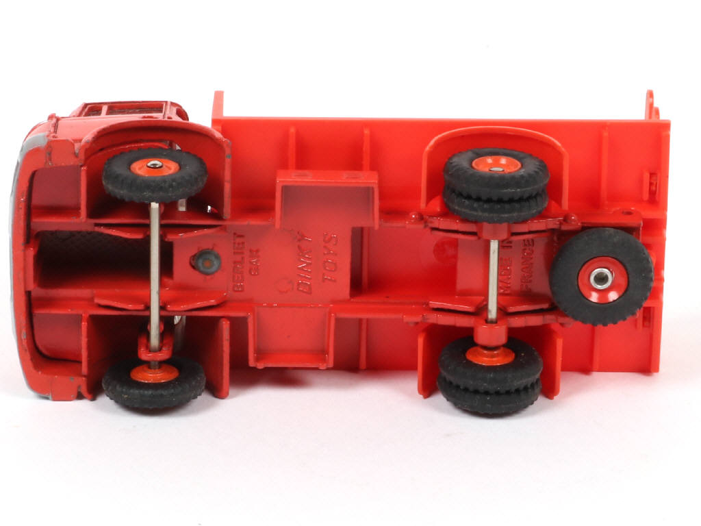 Lot 425 - DINKY TOYS (FRANCE) (1)