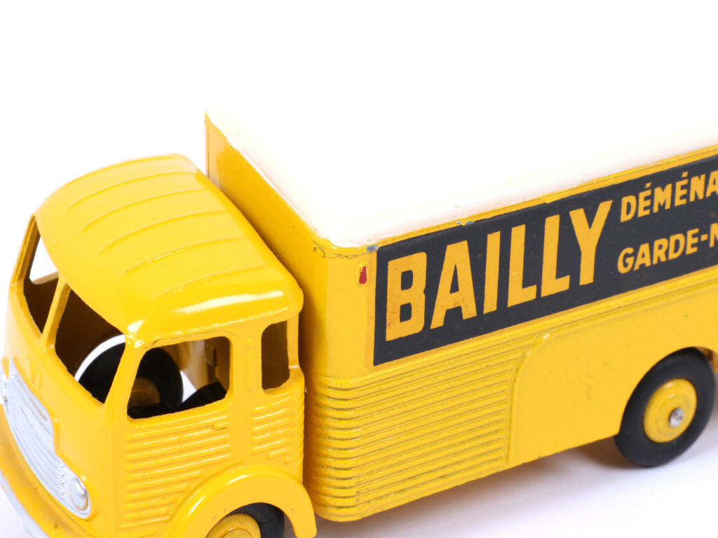 Lot 419 - DINKY TOYS (FRANCE) (1)