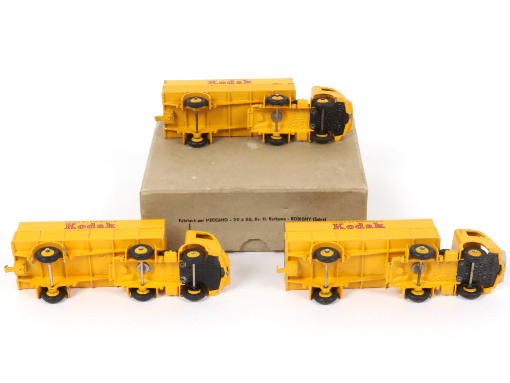 Lot 417 - DINKY TOYS (FRANCE) (4)