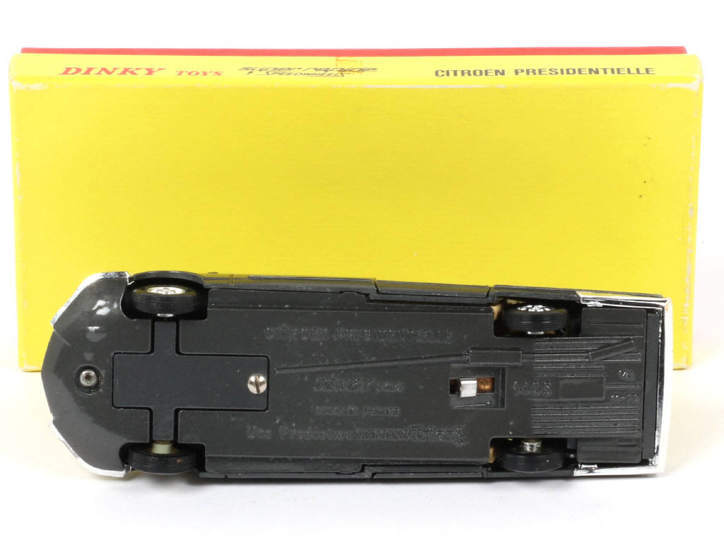 Lot 390 - DINKY TOYS (FRANCE) (1)