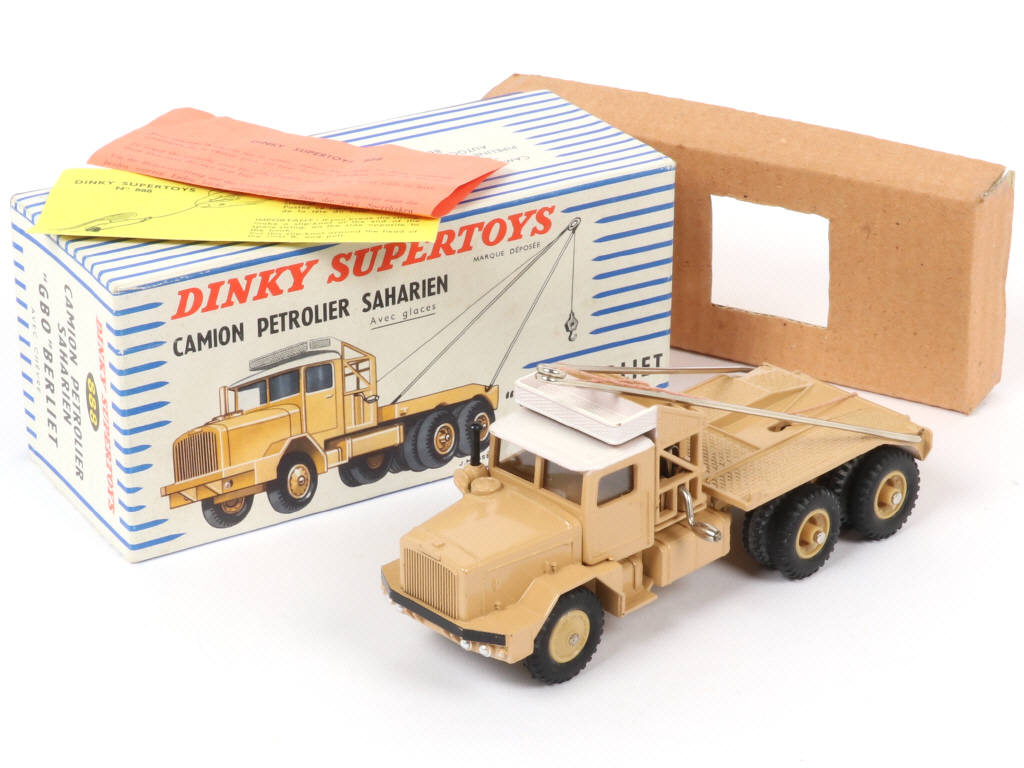 Lot 438 - DINKY TOYS (FRANCE) (1)
