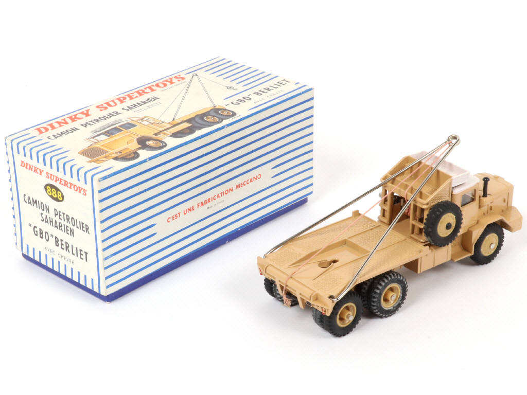 Lot 438 - DINKY TOYS (FRANCE) (1)