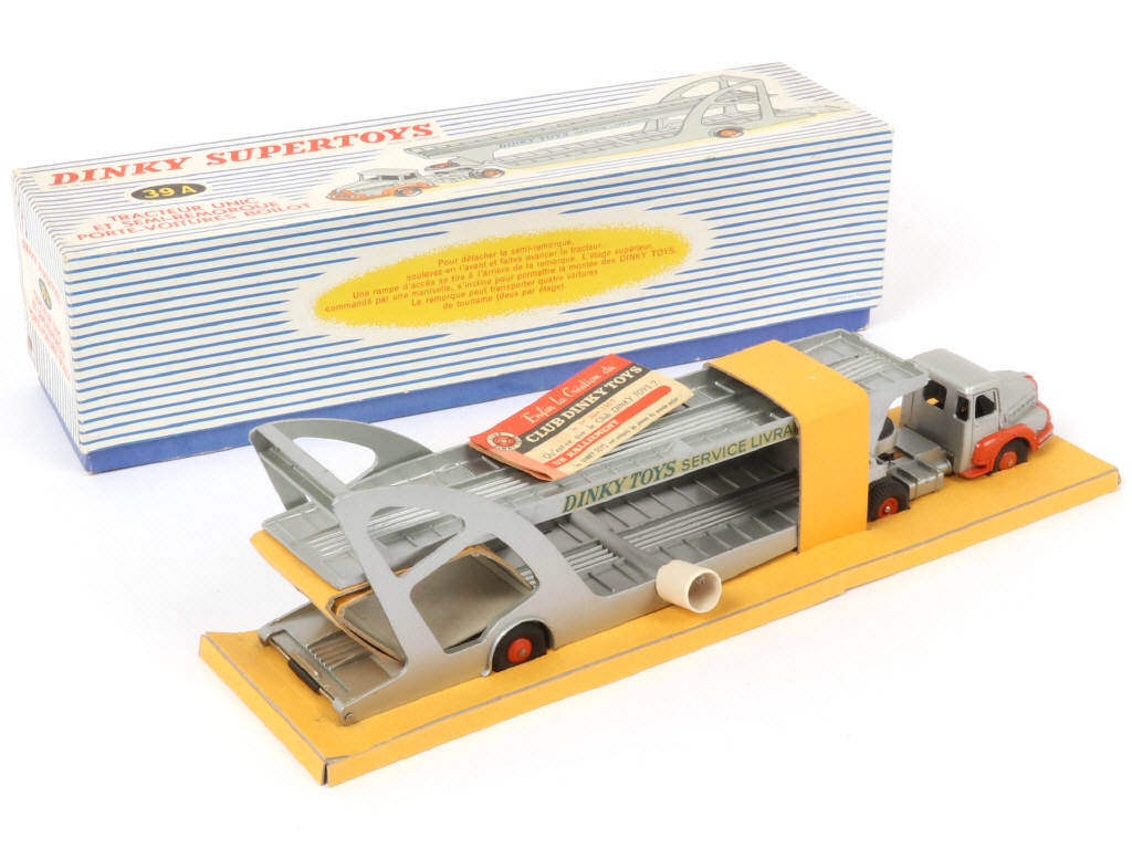 Lot 439 - DINKY TOYS (FRANCE) (1)