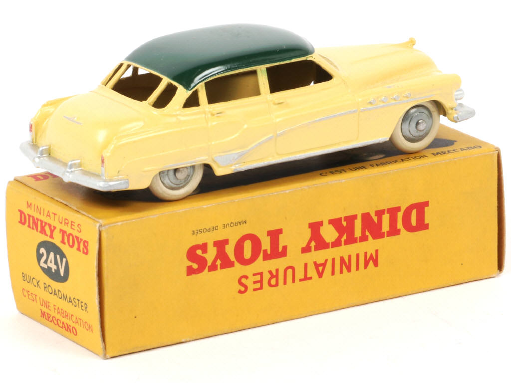 Lot 325 - DINKY TOYS (FRANCE) (1)