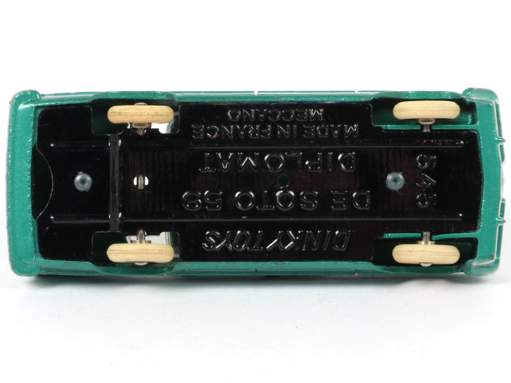 Lot 352 - DINKY TOYS (FRANCE) (1)