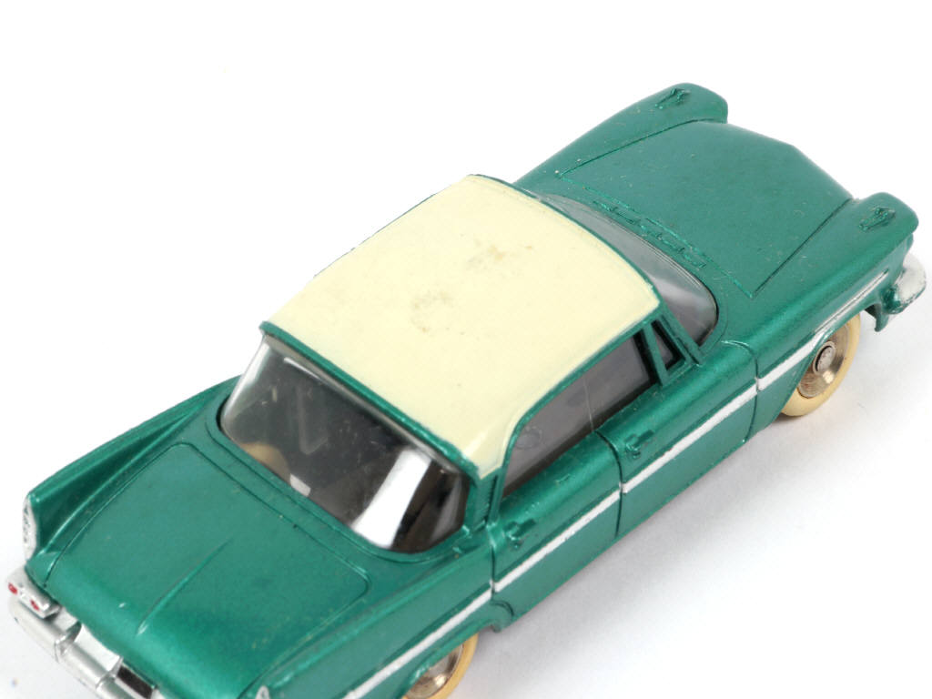 Lot 352 - DINKY TOYS (FRANCE) (1)