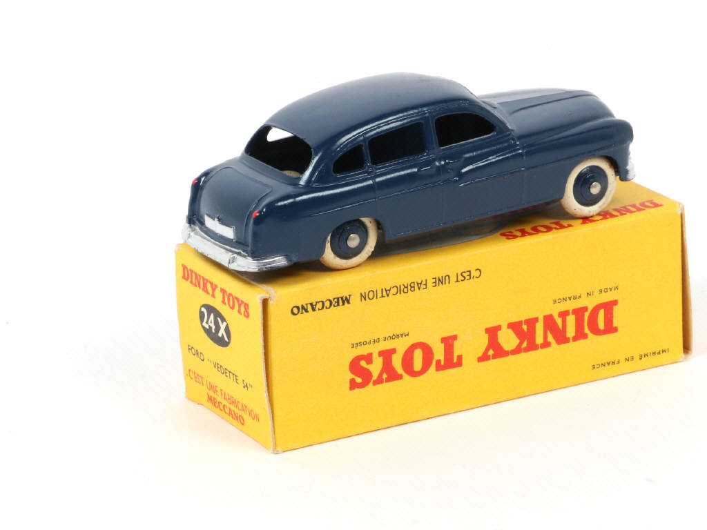 Lot 326 - DINKY TOYS (FRANCE) (1)