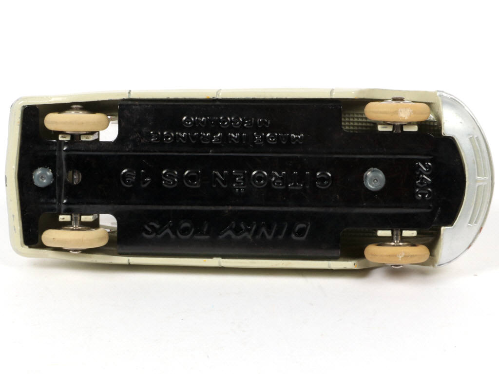 Lot 313 - DINKY TOYS (FRANCE) (1)