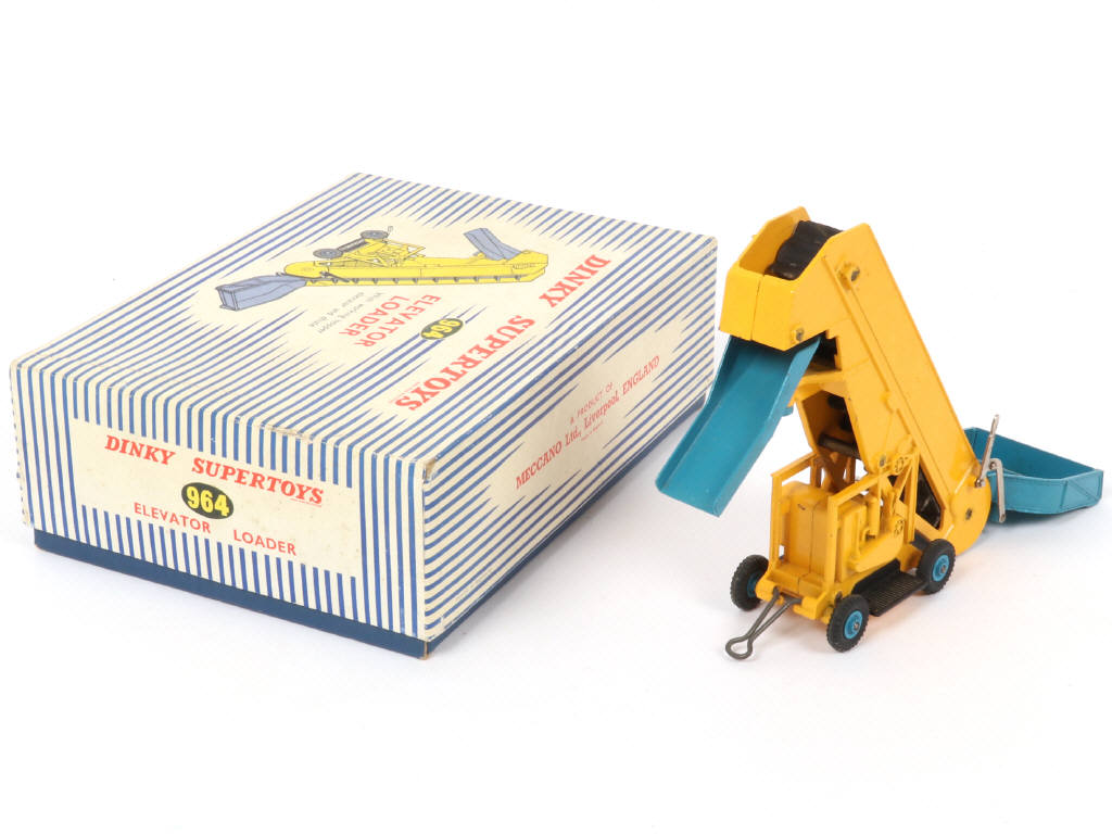 Lot 36 - DINKY TOYS (GB) (1)