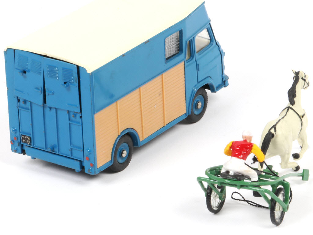 Lot 148 - DINKY TOYS (FRANCE) (1)