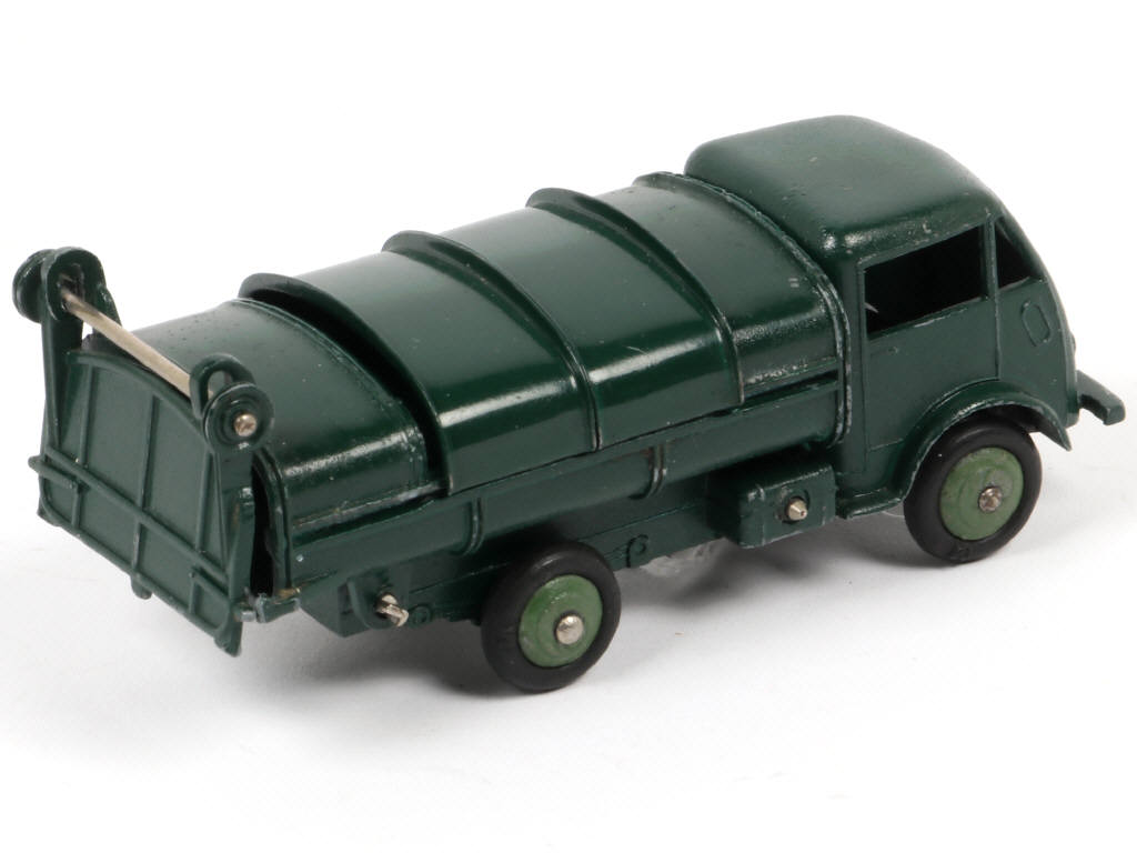 Lot 111 - DINKY TOYS (FRANCE) (1)