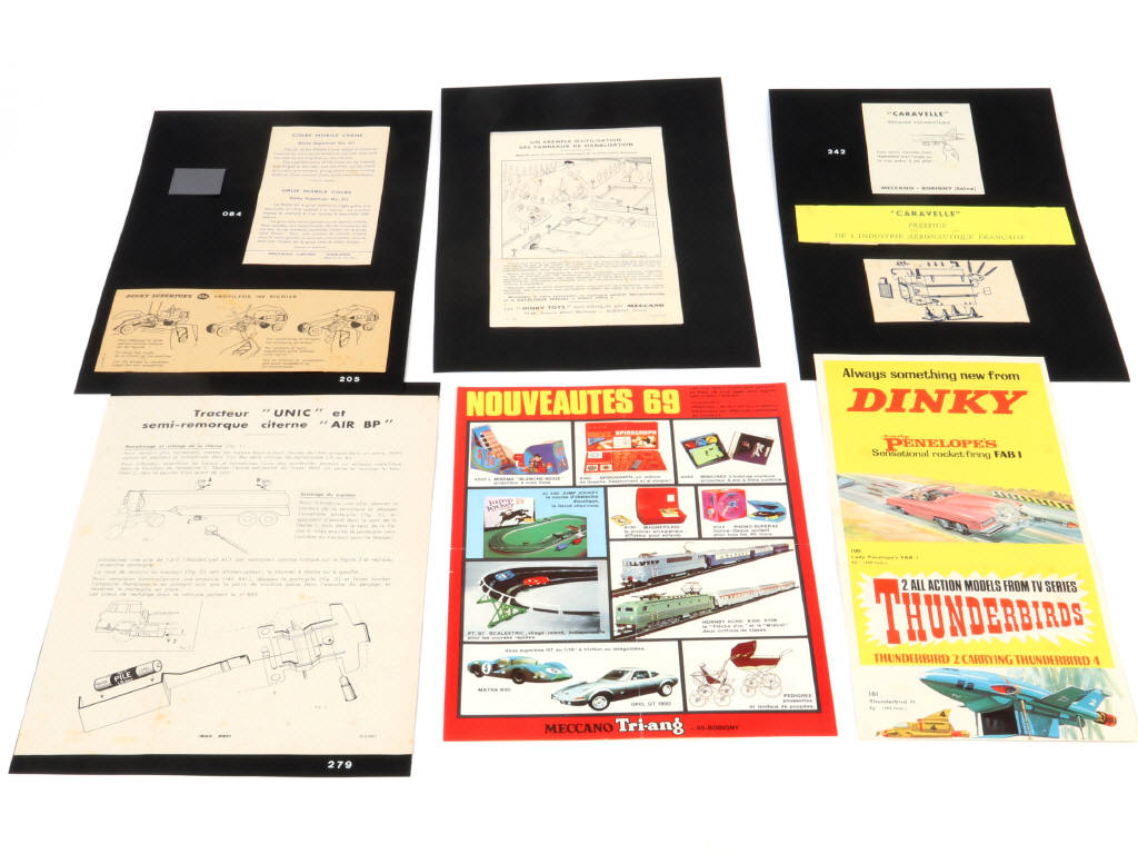 Lot 14 - DINKY TOYS (15)