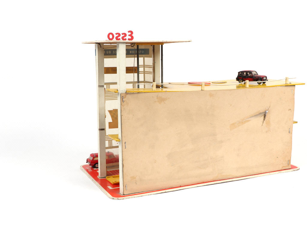 Lot 73 - DIVERS (4)
