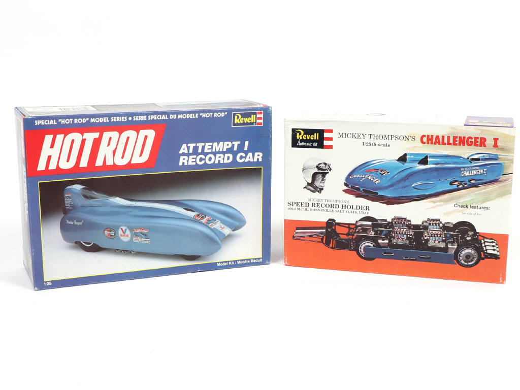 Lot 55 - REVELL (2)
