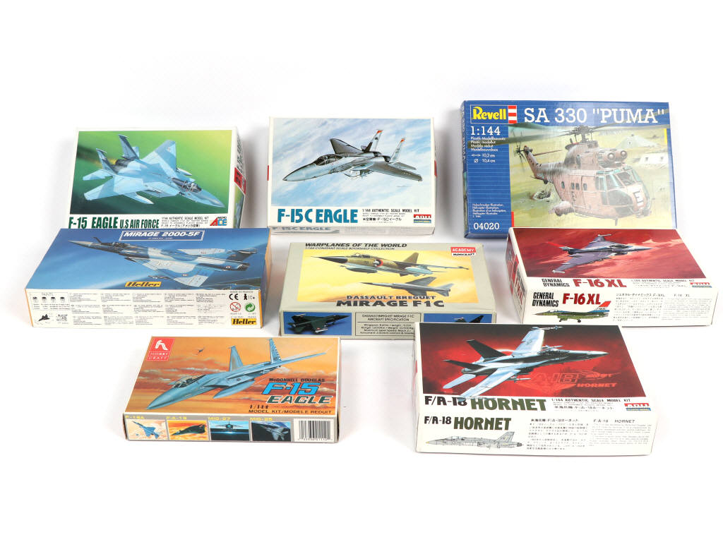 Lot 45 - DIVERS (8)