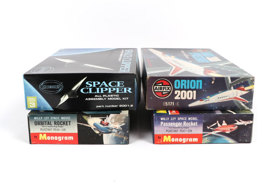 Lot 38 - DIVERS (4)