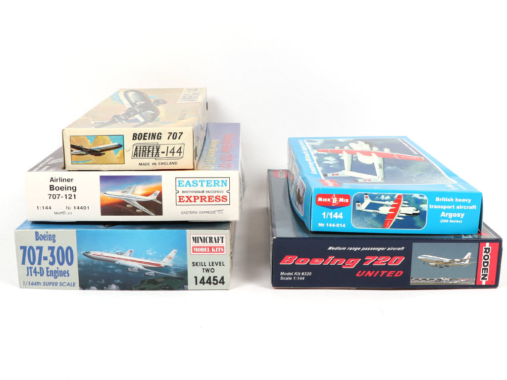 Lot 39 - DIVERS (5)
