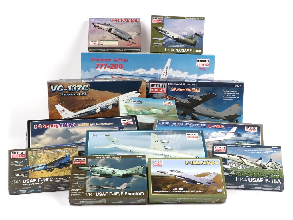 Lot 57 - MINECRAFT MODELS KITS (USA) (15)