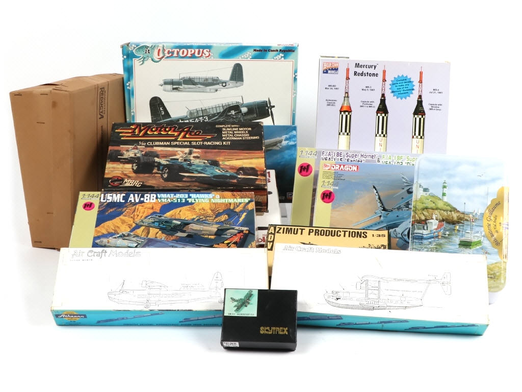 Lot 43 - DIVERS (14)