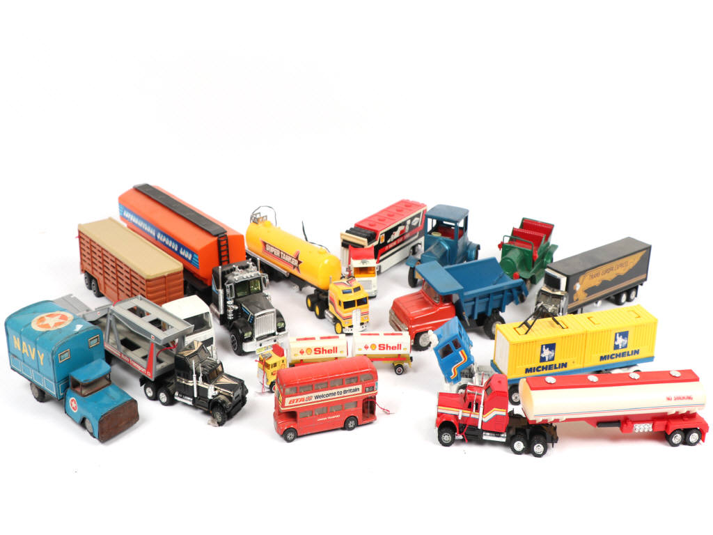 Lot 129 - DIVERS (14)
