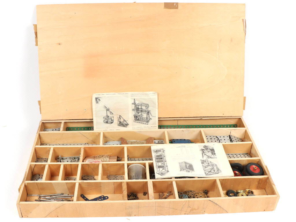 Lot 117 - DIVERS (7)