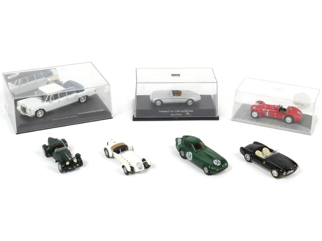 Lot 169 - DIVERS (7)