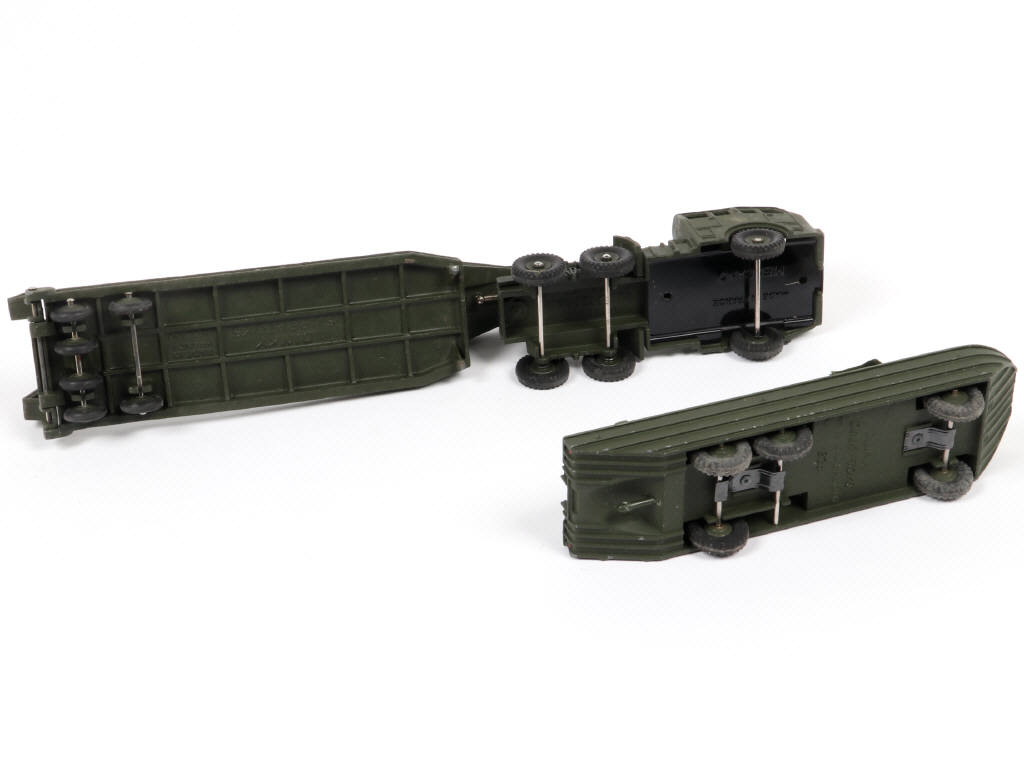 Lot 264 - DINKY TOYS (FRANCE) (2)