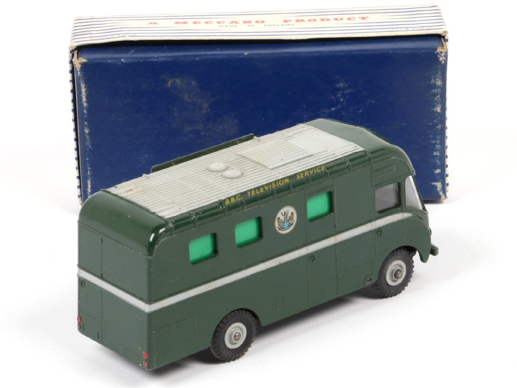 Lot 229 - DINKY TOYS (GB) (1)