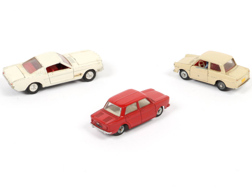 Lot 238 - DINKY TOYS (3)